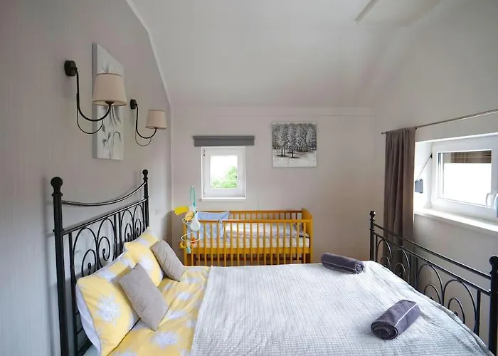 아파트 Lastovicka , With Mountain View ,free Parking And Few Steps To The Shop *