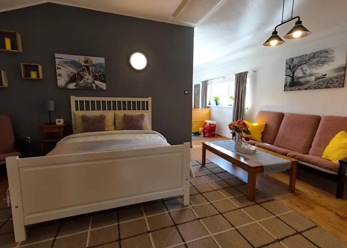 아파트 Lastovicka , With Mountain View ,free Parking And Few Steps To The Shop Stará Lesná