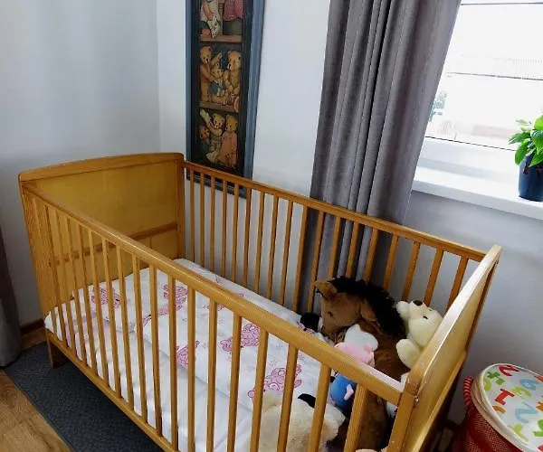 Lastovicka , With Mountain View ,free Parking And Few Steps To The Shop 아파트