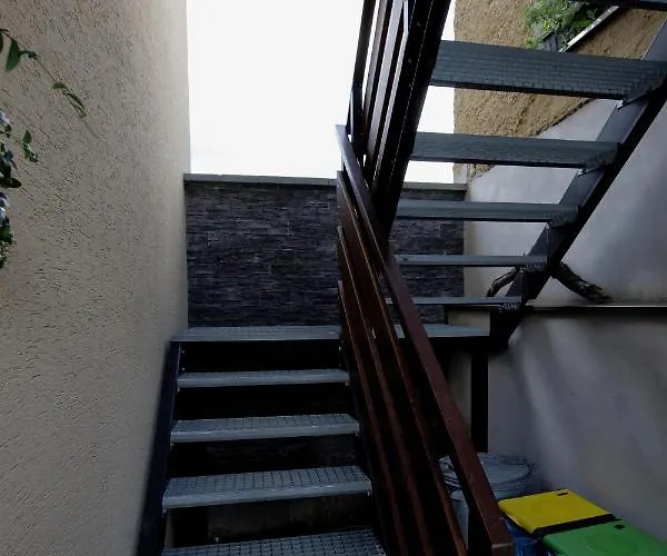 아파트 Lastovicka , With Mountain View ,free Parking And Few Steps To The Shop