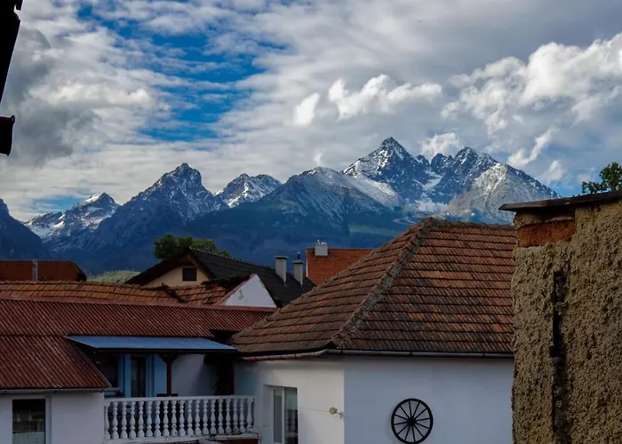 Lastovicka , With Mountain View ,free Parking And Few Steps To The Shop 아파트