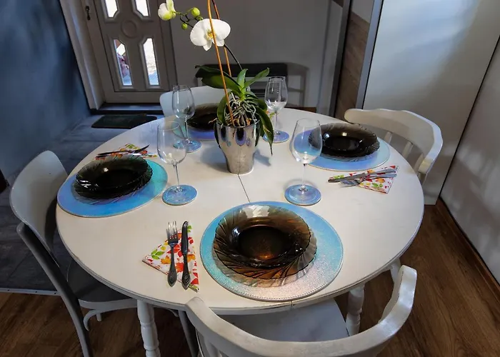 Lastovicka , With Mountain View ,free Parking And Few Steps To The Shop 아파트