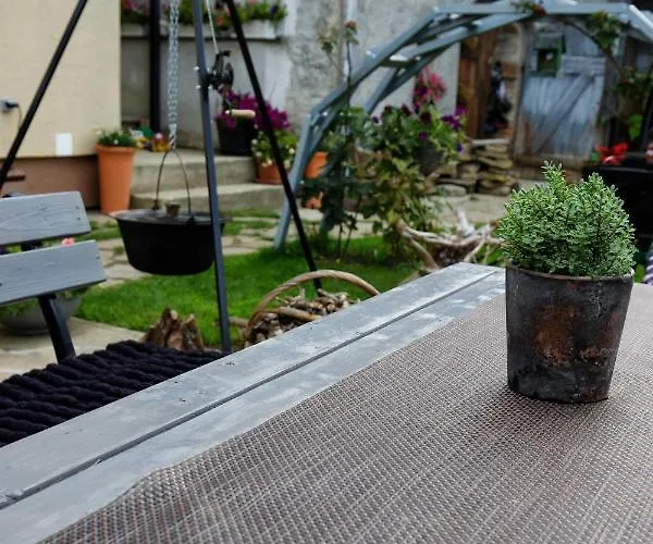 Lastovicka , With Mountain View ,free Parking And Few Steps To The Shop 아파트