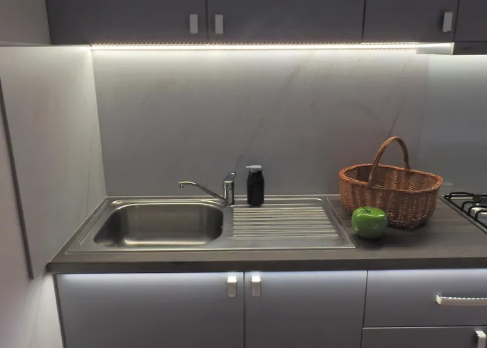 Lastovicka , With Mountain View ,free Parking And Few Steps To The Shop 아파트