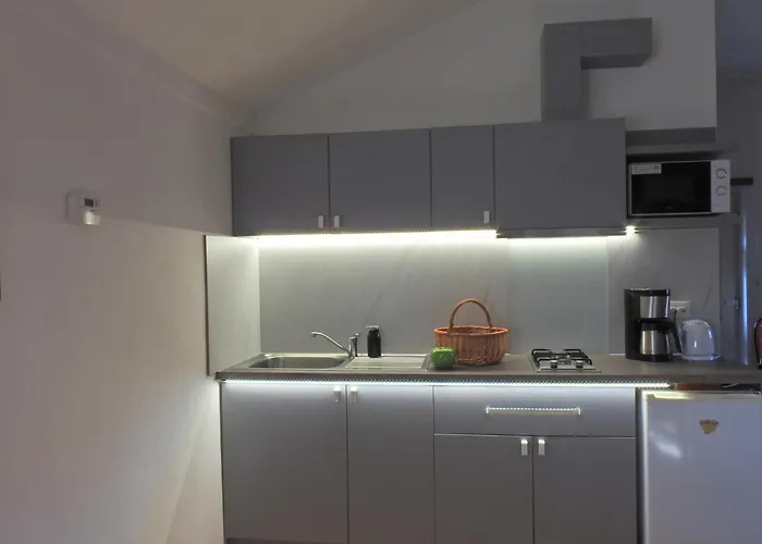 아파트 Lastovicka , With Mountain View ,free Parking And Few Steps To The Shop