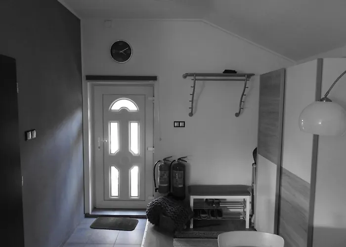 Lastovicka , With Mountain View ,free Parking And Few Steps To The Shop 아파트 *