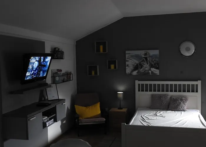 Lastovicka , With Mountain View ,free Parking And Few Steps To The Shop 아파트 *